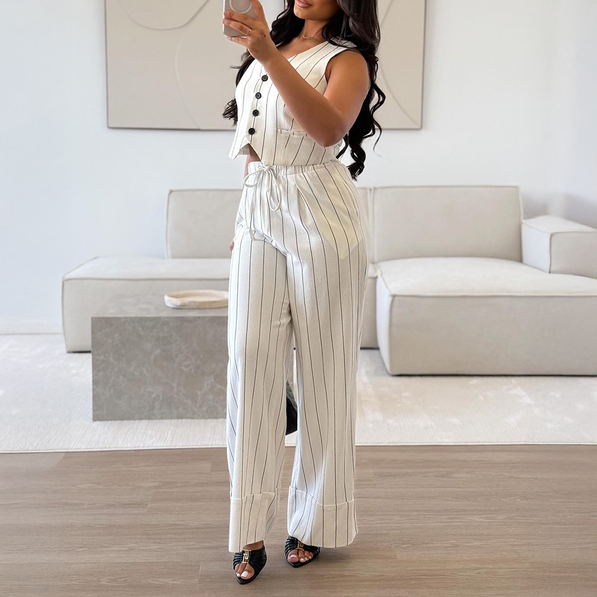 Conjunto a rayas minimalista para mujer